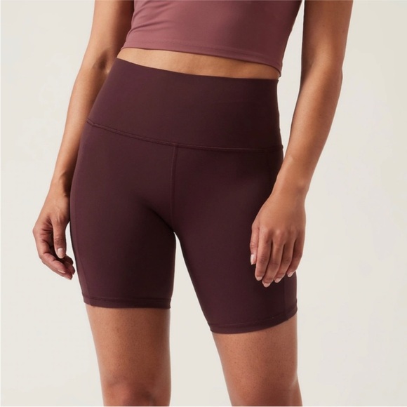 Athleta Pants - Athleta Salutation Stash Pocket 7” biker short